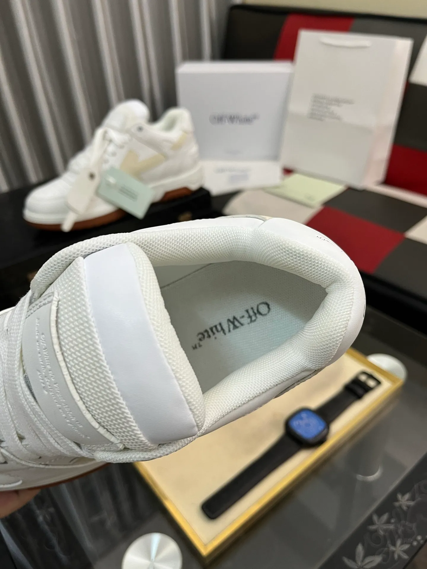 Men's shoes 💰600⌚️⌚️ OFF-White C/O VirGil Abloh fashionable and versatile casual shoes. Exclusive first release of the new model. Made of environmentally friendly cowhide leather and mesh fabric upper material. The insole is embedded with foam cushioning EVA material. The correct midsole is equipped with EVA lightweight cushioning. External tooth nail rubber outsole. The correct accessories can be customized simultaneously. Women's model: 35-40 Men's model: 39-45